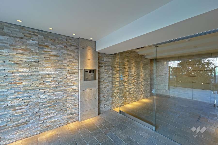 エントランスはオートロック付きです。