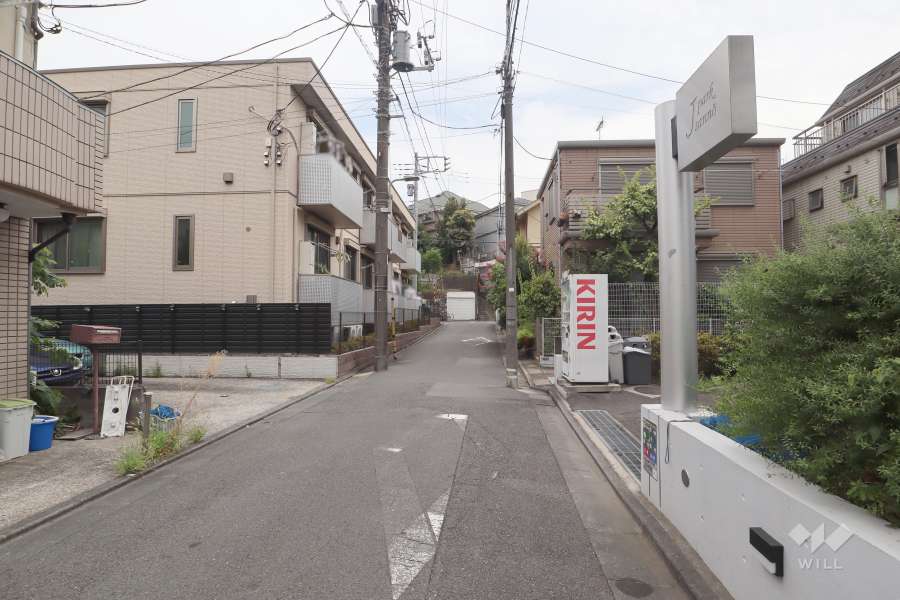 敷地北側の前面道路　