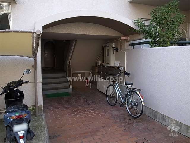 住戸入口（共用ポスト）