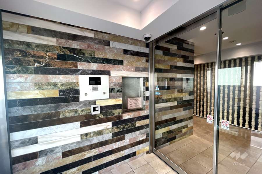 エントランスはオートロック付きです。