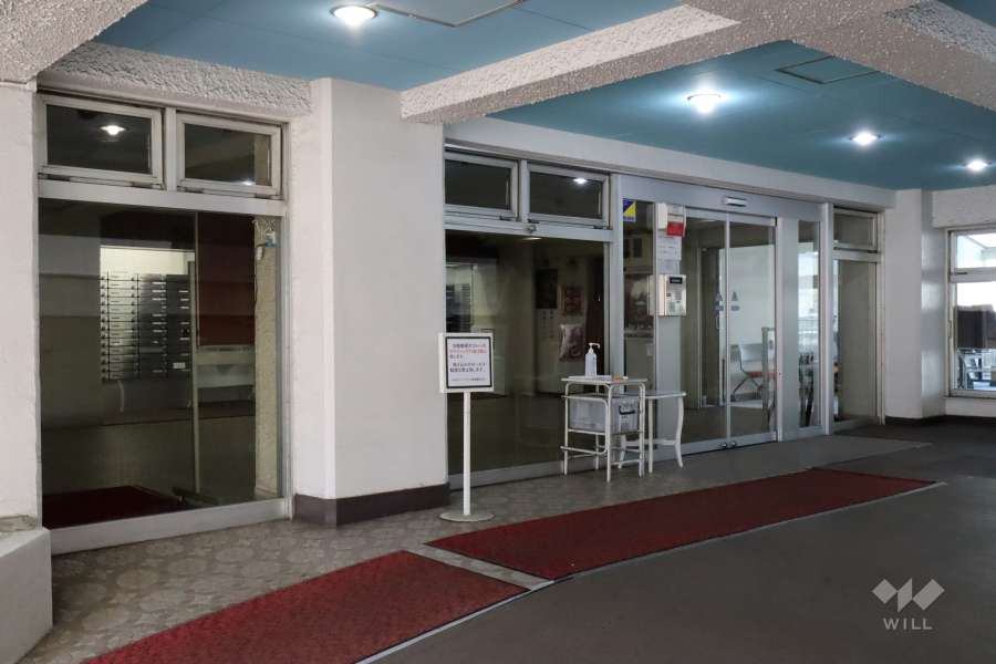 エントランスはオートロック付きです。