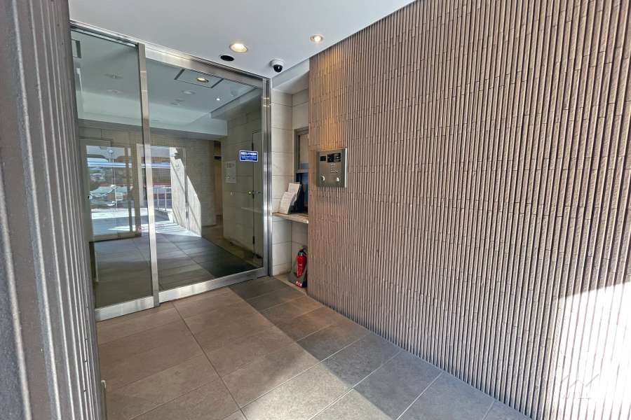 エントランスはオートロック付きです。