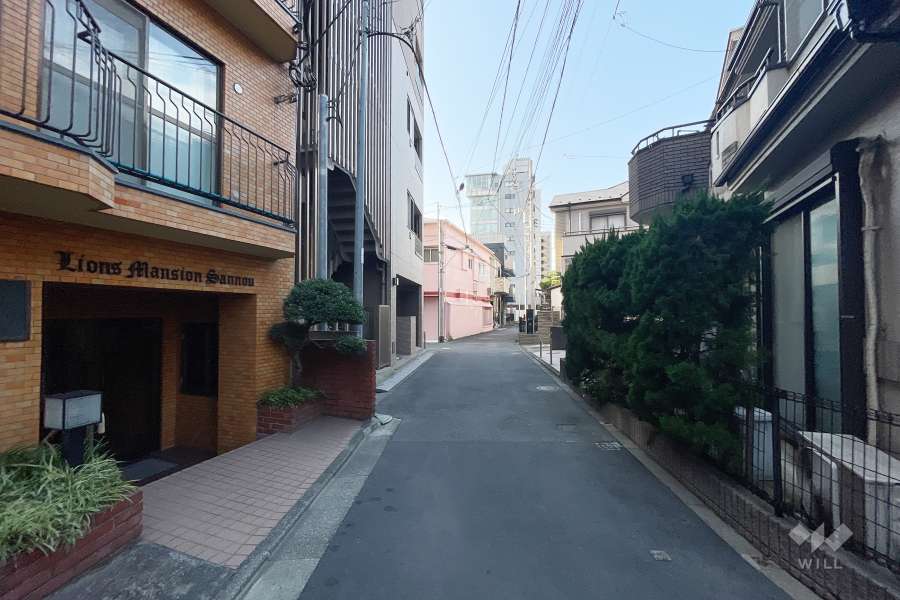 敷地北西側の前面道路