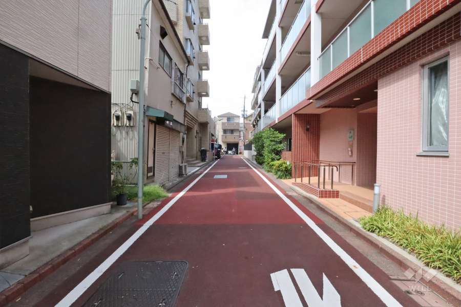 敷地北東側の前面道路