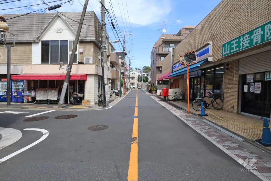 敷地北西側の前面道路