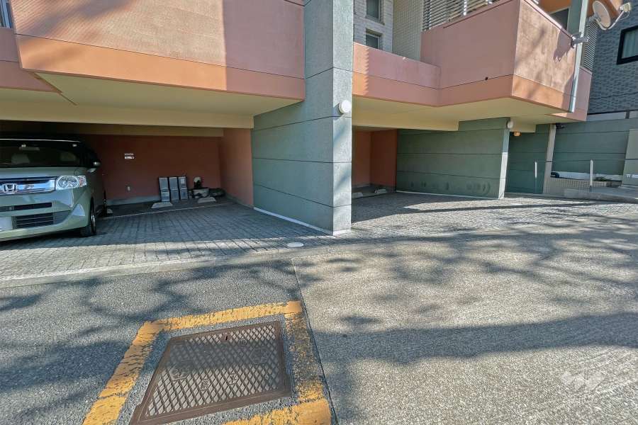 敷地内駐車場（屋内平面式）