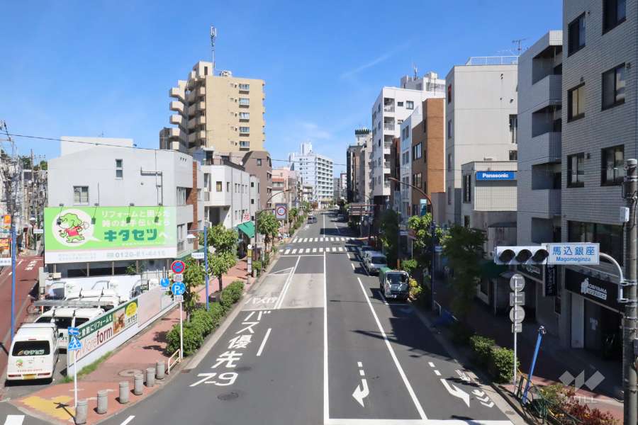 敷地南側の前面道路