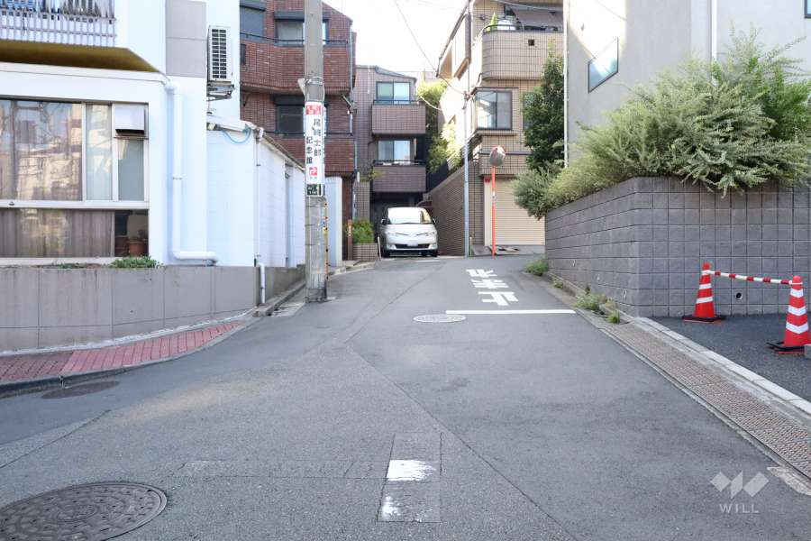 敷地北東側の前面道路