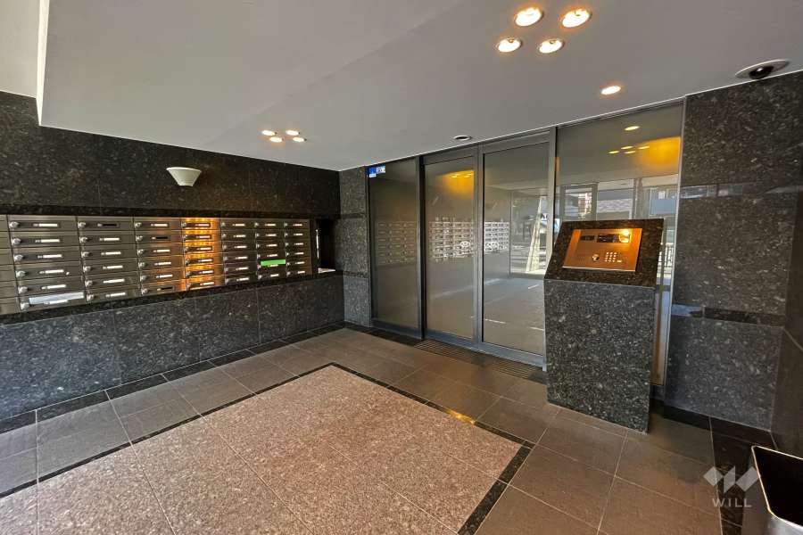 エントランスはオートロック付きです。