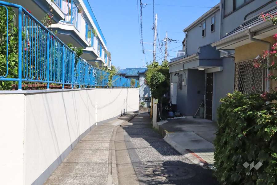 敷地南側の前面道路