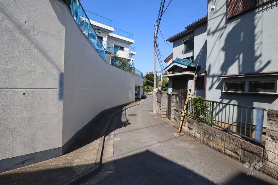 敷地東側の前面道路