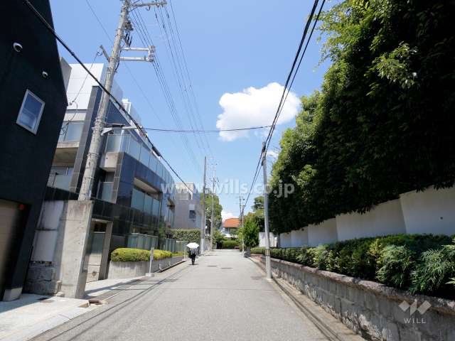 敷地東側の前面道路