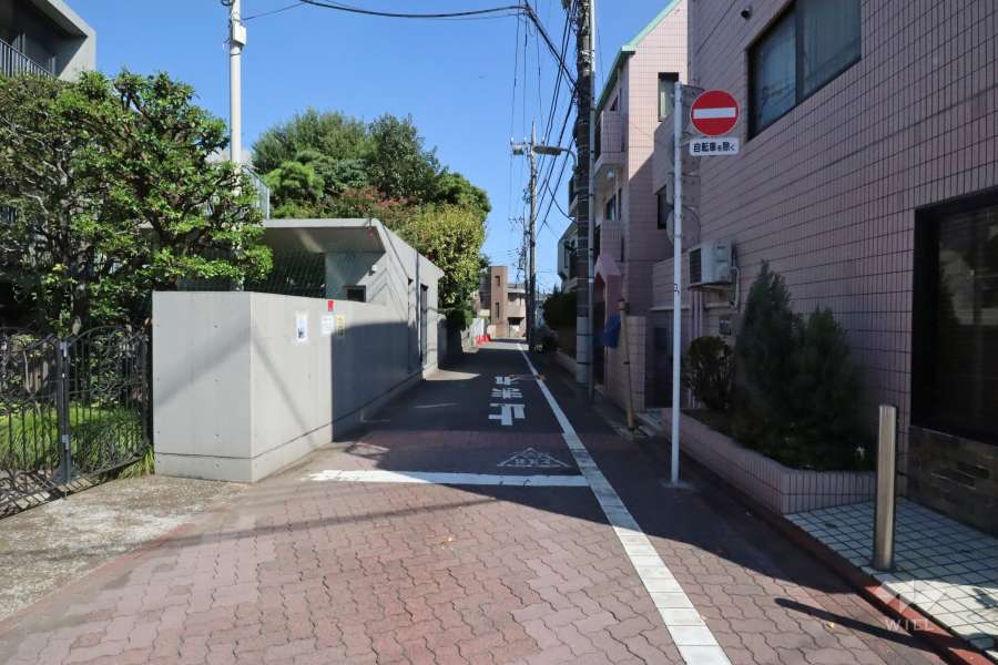 敷地北側の前面道路