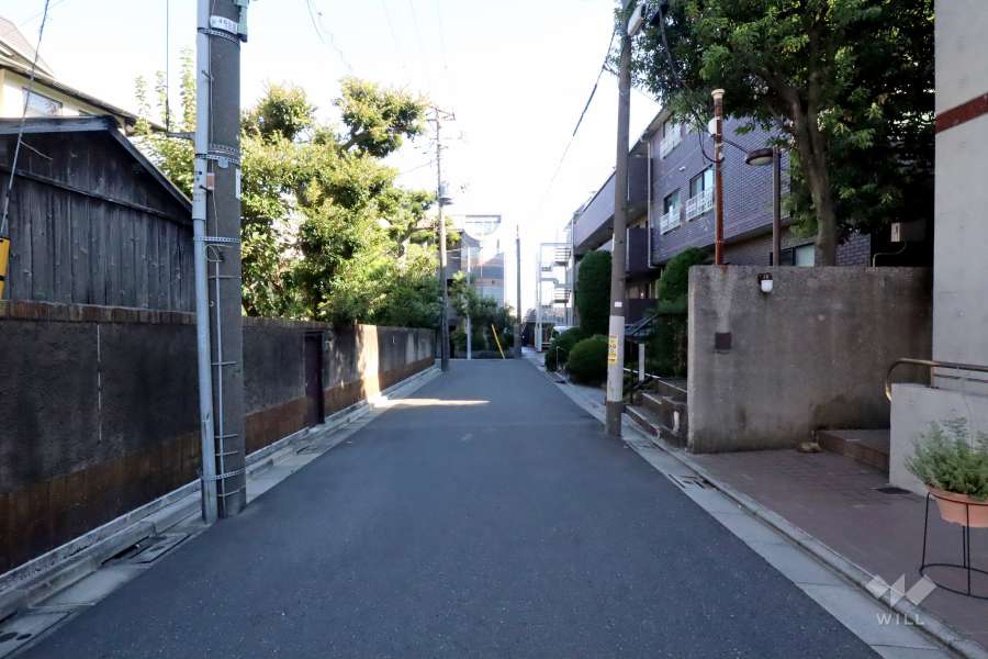 敷地北東側の前面道路