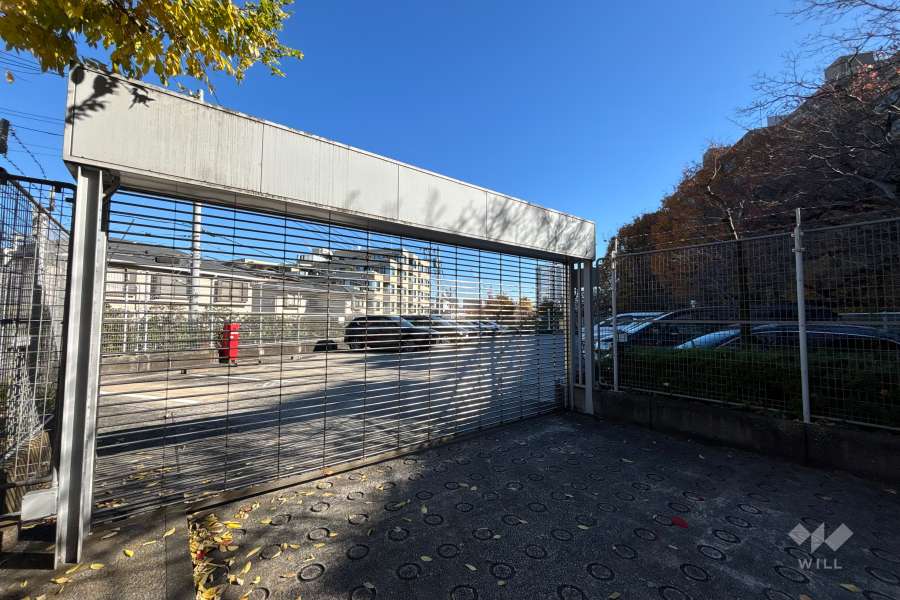 駐車場の出入り口（リングシャッター付き）