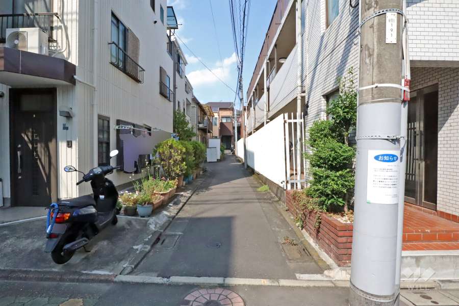 敷地北西側の通路（南西側から）