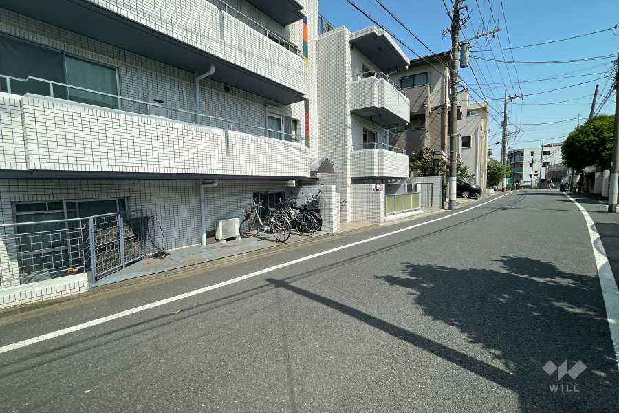 敷地東側の前面道路