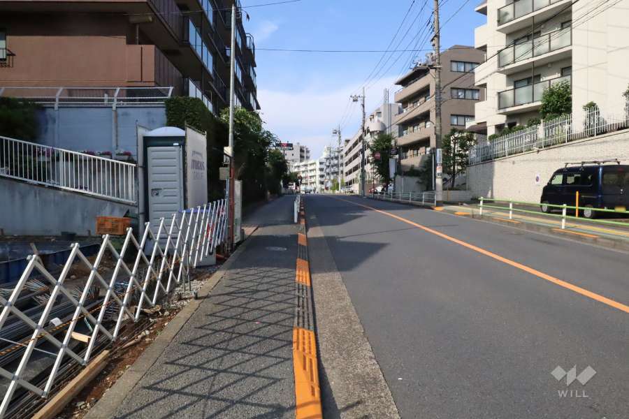 敷地南東側の前面道路　