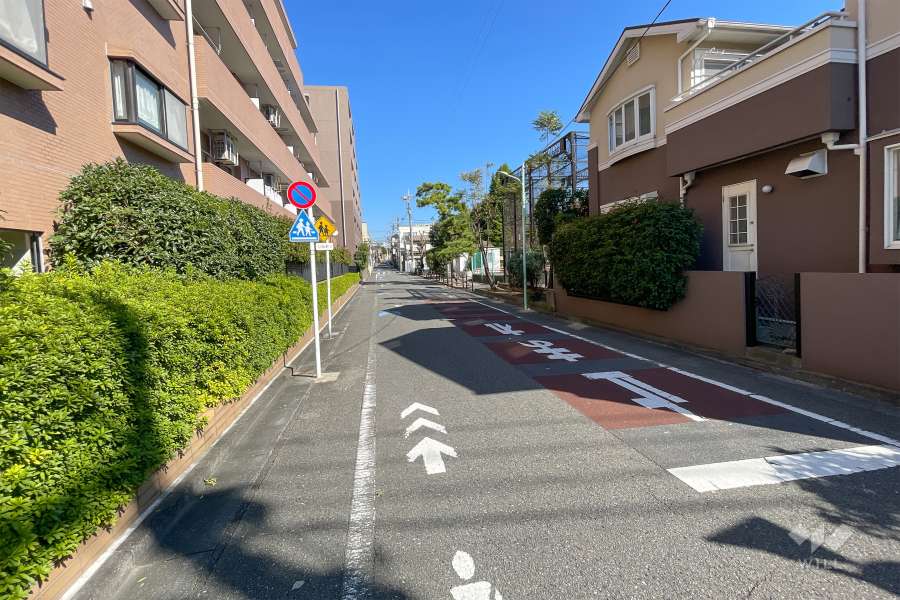 敷地南東側の前面道路　