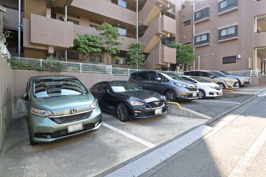 敷地内駐車場（屋外平面式）