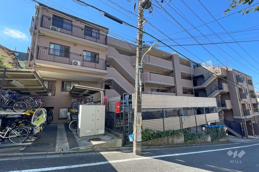 ナイスエスアリーナ上池台の外観（東側から）　