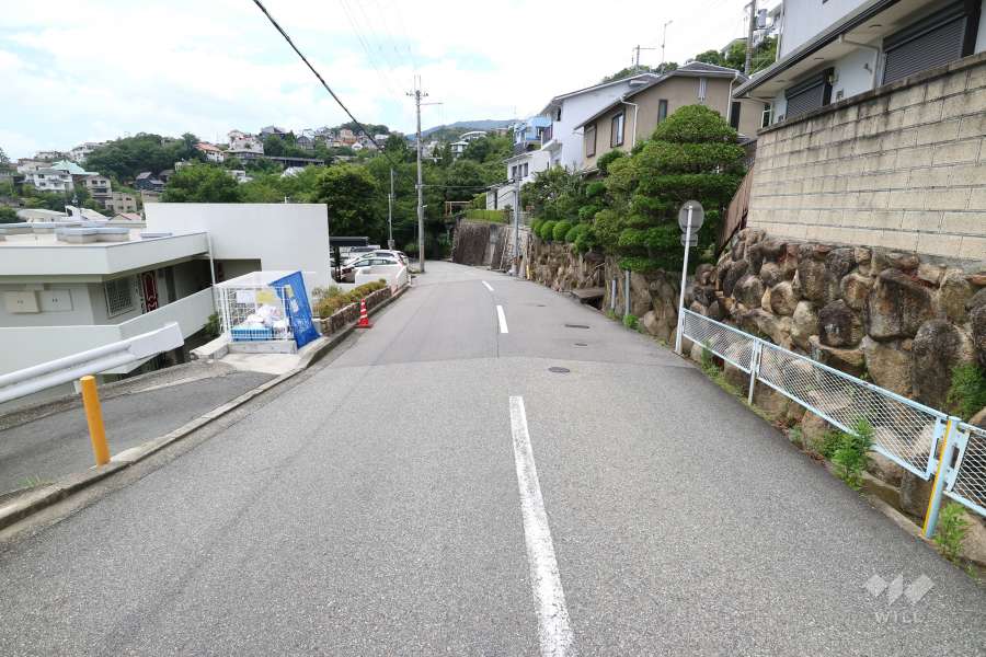 敷地北側の前面道路