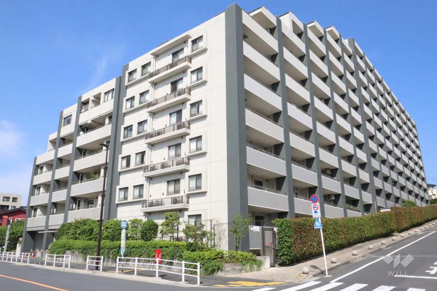 ライオンズヒルズ上池台の外観(西側から)