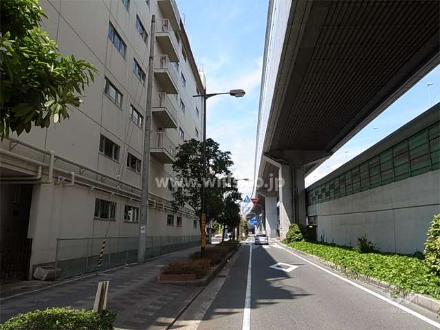 敷地北側には国道43号線、阪神高速が走っています。