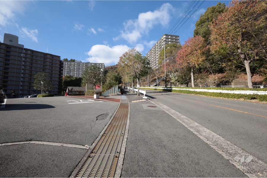 敷地北側の前面道路