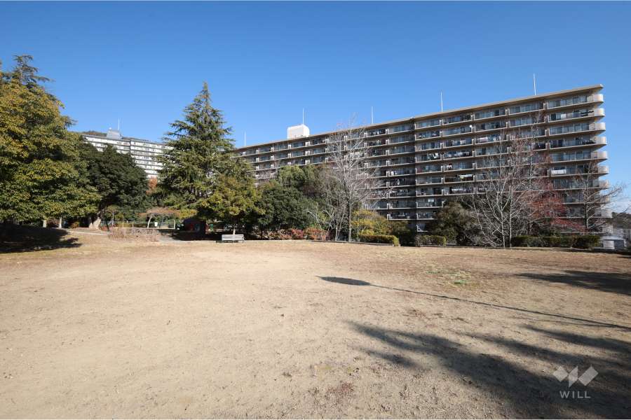 『中山中央公園』から見たジャルダン宝塚中山台弐番館A棟