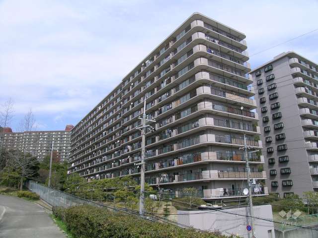 ジャルダン宝塚中山台弐番館A棟の外観