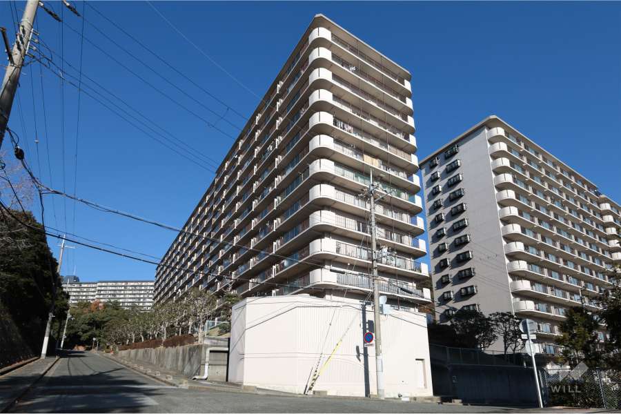 ジャルダン宝塚中山台弐番館A棟の外観（南側から）