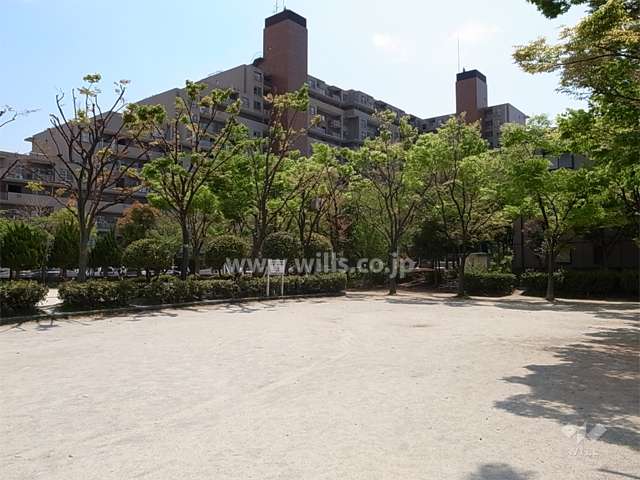 武庫川にかかる橋から見たベルヴェデールイトーピア武庫川マンション