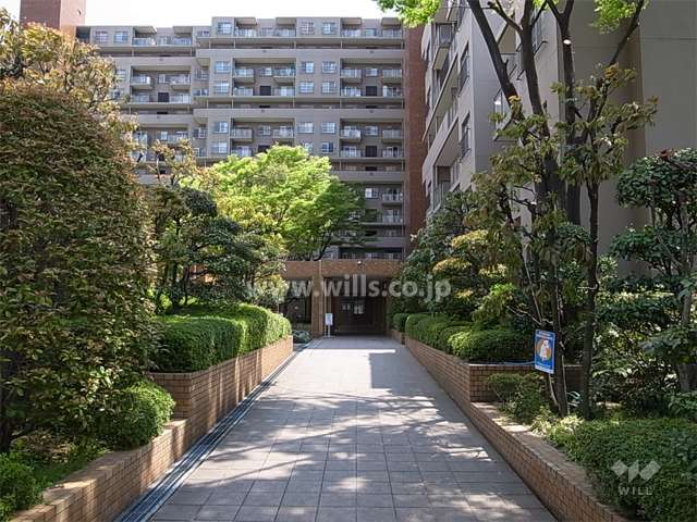 緑豊かなエントランスアプローチ