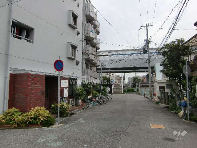マンション西側の様子