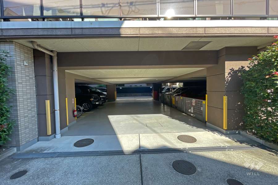敷地内駐車場（屋内平面式と機械式）