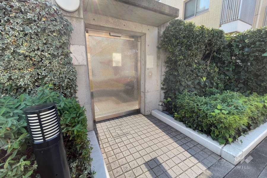 駐輪場・バイク置場（自動ドアあり）