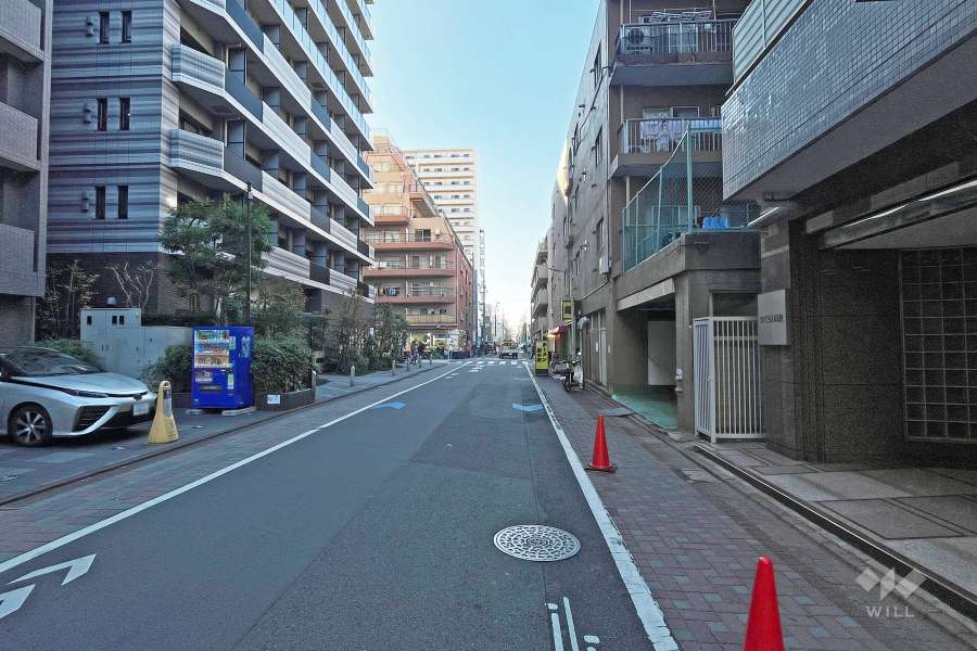 敷地北側の前面道路（東側から）
