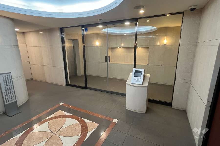 エントランスはオートロック付きです。