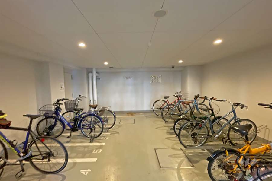 屋内に設けられた駐輪場