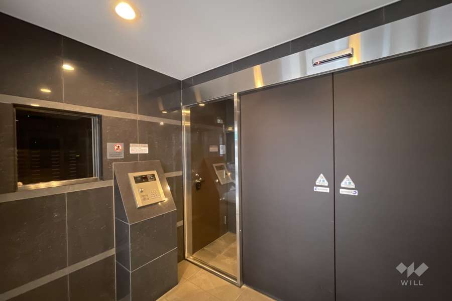 エントランスはオートロック付きです。