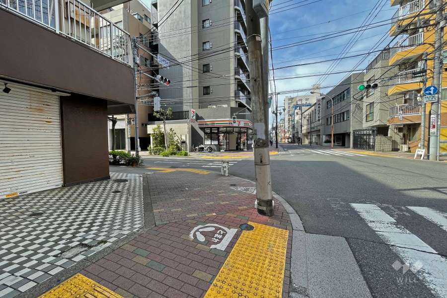 敷地北側の前面道路（東側から）