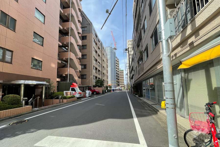 敷地南側の前面道路