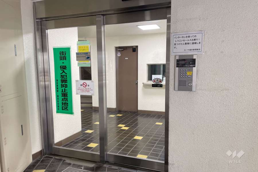 エントランスはオートロック付きです。