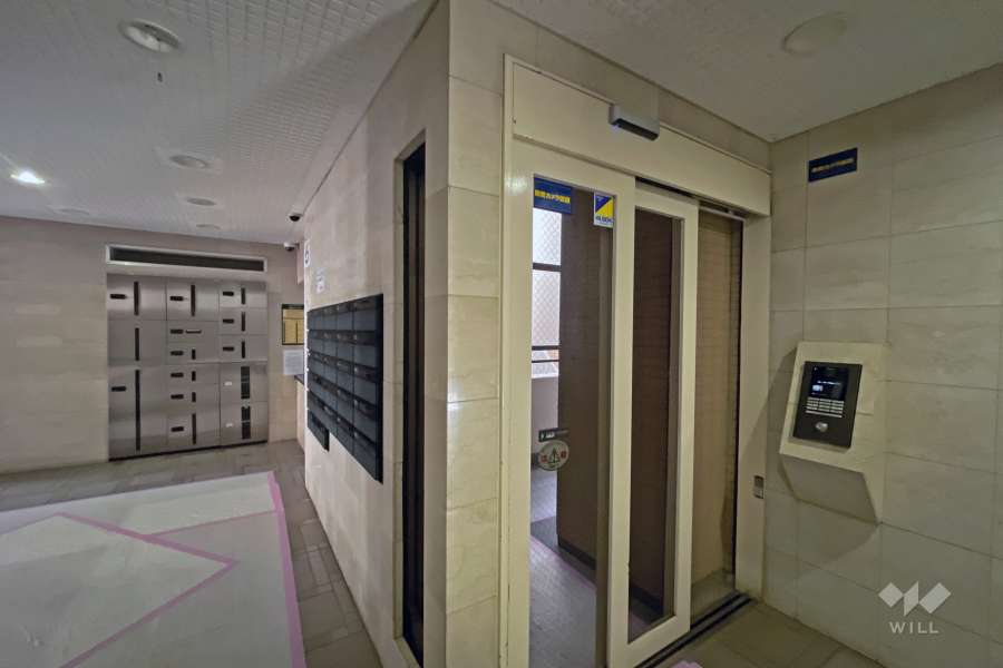 エントランスはオートロック付きです。