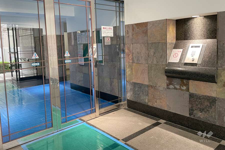 エントランスはオートロック付きです。