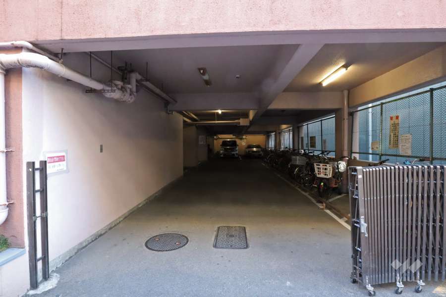 敷地内駐車場（屋内平面式）