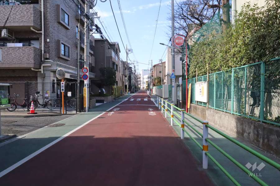 敷地北側の前面道路