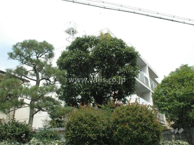 ファミーユ上甲子園の外観（南西側から）