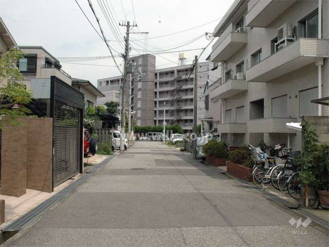 周辺は閑静な住宅地です。